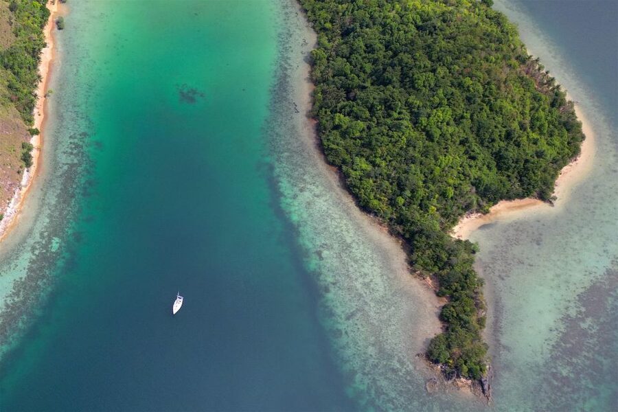 Palawan: Private Sailing Yacht Cruise in El Nido - A private Beneteau Oceanis 430 day is about the pace
