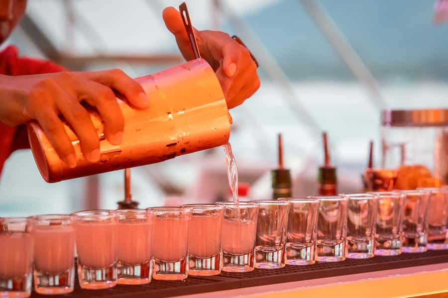 Pattaya: 3-Island Hopping Sunset Yacht & Buffet with Live DJ - Who should book this yacht day from Pattaya?