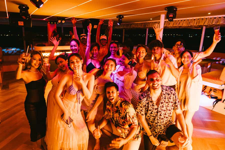Pattaya: 3-Island Hopping Sunset Yacht & Buffet with Live DJ - The open-water part: cruising between Koh Phai and Koh Rin