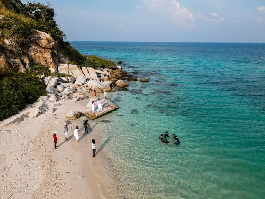 Pattaya: Full-Day 2 Islands Yacht Trip with Lunch and Sunset - Key Points You’ll Care About