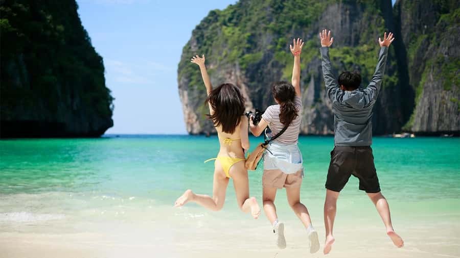 Phuket: Indigo Luxury Yacht to Phi Phi, Maya & Maithon - Stop 3: Phi Phi Island Time for Lunch and Snorkeling