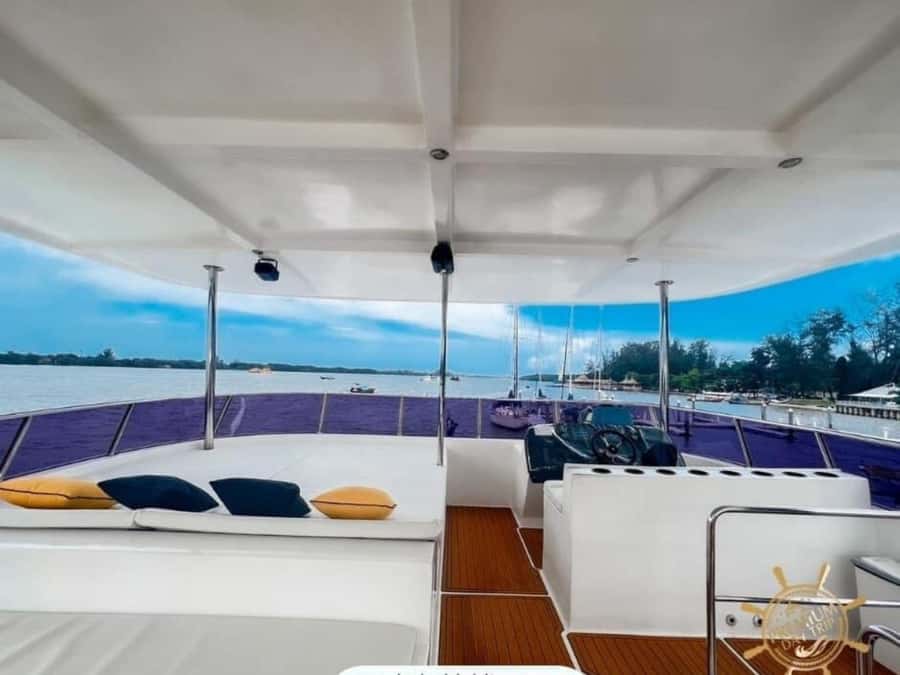 Phuket: James Bond Island Canoeing & Sunset Yacht Dinner - Sunset dinner at Ao Por Pier: food, drinks, and the end-of-day glow