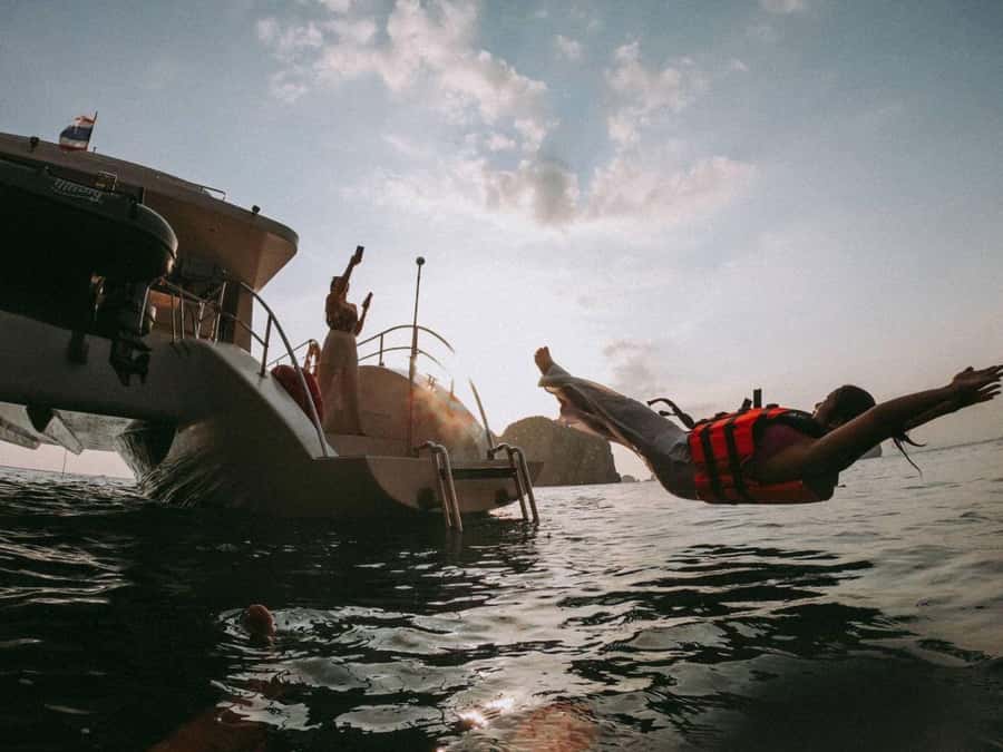Phuket: James Bond Island Canoeing & Sunset Yacht Dinner - Comfort and safety: what matters for your body and your beach bag