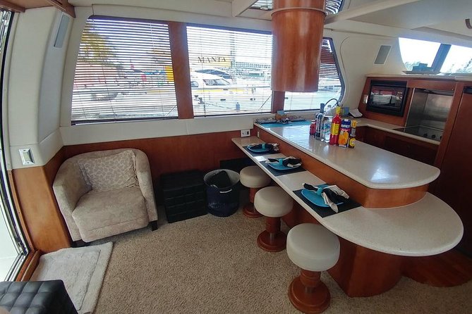 Playa Mujeres rent a Yacht 4hrs with Food and drinks aboard CA55 - The food and drinks plan: more than snacks, less than a full banquet