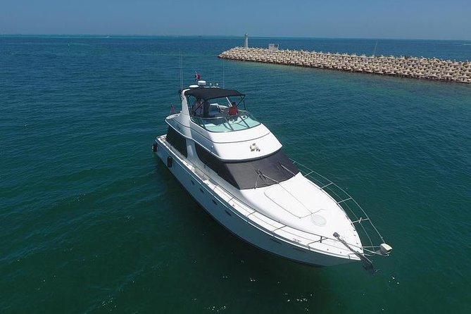 Playa Mujeres rent a Yacht 4hrs with Food and drinks aboard CA55 - Price and what it really buys (up to 15 people)