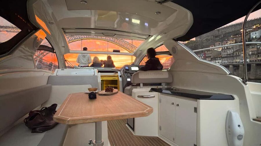 Porto: Luxury 6 Bridges Yacht Cruise with Wine & Snacks - Who should book, and who might skip this
