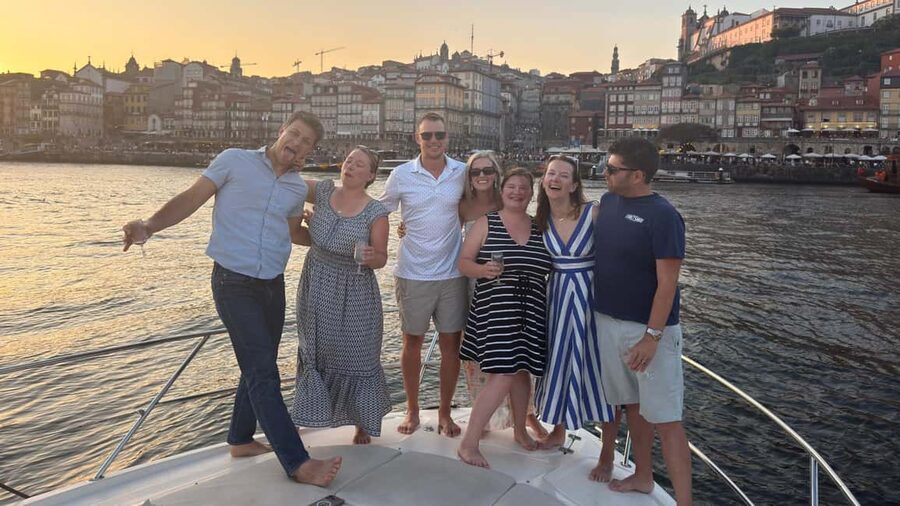 Porto: Luxury 6 Bridges Yacht Cruise with Wine & Snacks - FAQ