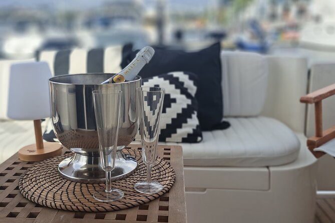 Porto: Luxury Yacht Tour on the Douro River - Sunset or Daytime - First hour on the Douro: bridges, Porto sights, and the Ponte da Luís photo moment