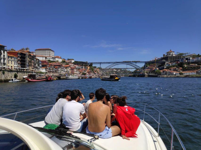 Porto: Passeio em iate privado no Douro com welcome drink - Welcome Drink, Bluetooth Music, and Bringing Your Own Food