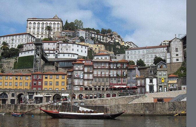 Porto: Private Yacht Cruise with Local Wine, Snacks and 6 Bridges - Key highlights