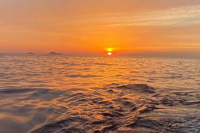 Private all included yacht Tour in Santorini - The volcano mud bath: the quick, weird, memorable caldera ritual