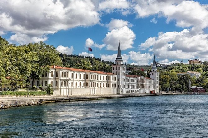 Private Bosphorus Cruise and Egyptian Bazaar with Motor Yacht - Misir Carsisi (Spice Bazaar): More Than Shopping Street Theater