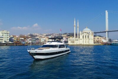 Private Bosphorus Cruise with Luxury Yacht - Dolmabahçe Palace and Çırağan Palace: Ottoman Glamour From the Water