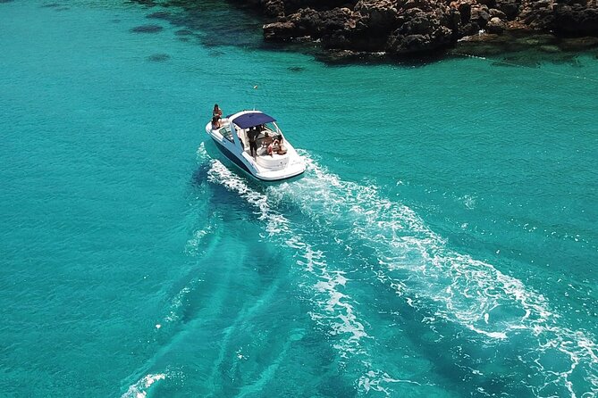 Private Charter 30ft Sports Yacht - Who should book this yacht charter (and who might not)