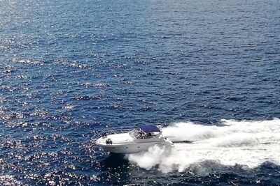 Private Cruise around Capri - yacht 40' - Leaving Capri Harbour for the sea-side Capri circuit