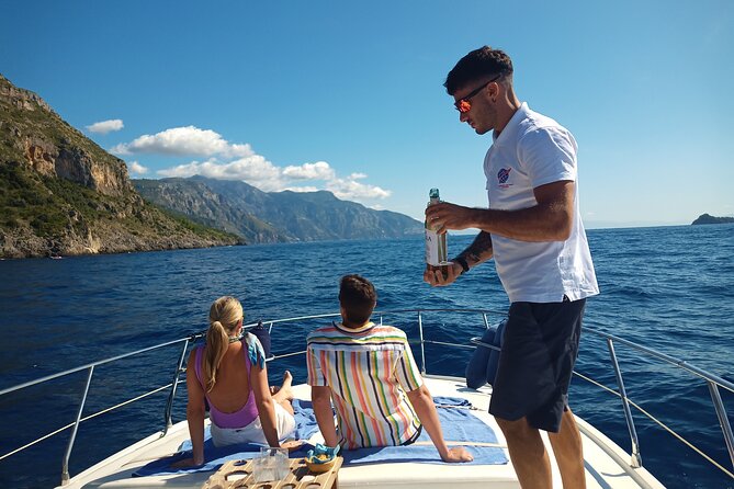 Private Cruise to Capri and Amalfi coast from Positano or Amalfi - yacht 40' - A 40-foot private yacht day from Positano or Amalfi