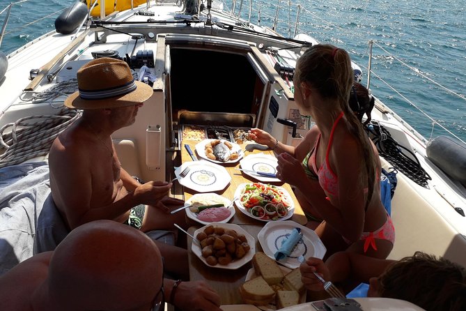 Private cruise with a sailing yacht Koursaros - Price and value: $520.92 per group for real yacht time