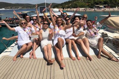 Private custom Blue & Green Cave tour with yacht from Hvar town - The 8-hour rhythm: what the schedule feels like on the water