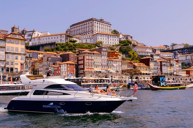 Private experience in the Douro (1 to 10 people) on a yacht just for you - Private yacht on the Douro: what you’re really buying