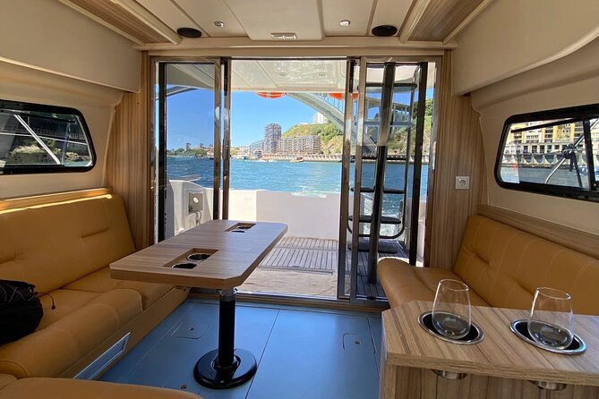 Private experience in the Douro (1 to 10 people) on a yacht just for you - Drinks and tasting menu: the onboard mood is part of the show