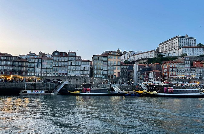 Private experience in the Douro (1 to 10 people) on a yacht just for you - What the yacht and guide add (and what they don’t)