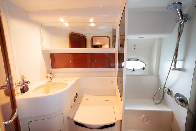 Private Luxury Everest Yacht Cruise from Dubai Marina - Service quality: the crew vibe and how they help