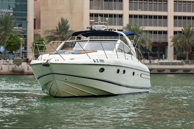 Private Luxury Everest Yacht Cruise from Dubai Marina - Stepping aboard the Everest: what’s on the yacht