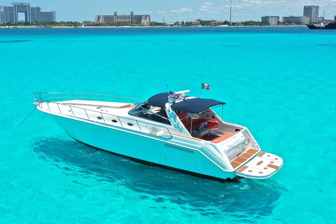 Private Luxury Yacht 55FT Rental in Cancun - Crew setup: what “1 captain + sailors + steward” means for your comfort