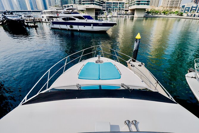 Private Luxury Yacht cruise around Atlantis and Dubai Marina - The Sights: Palm Jumeirah, Burj Al-Arab, and Atlantis the Palm