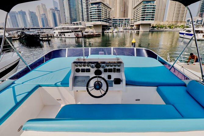 Private Luxury Yacht cruise around Atlantis and Dubai Marina - Daytime vs Evening Cruises: When the City Changes Mood