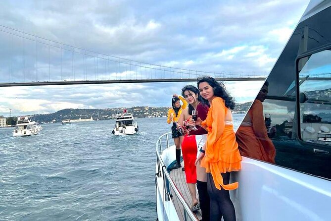 Private Luxury Yacht Cruise in Istanbul Bosphorus - Dolmabahçe Palace From the Bosphorus: Power Lines Without the Crowds