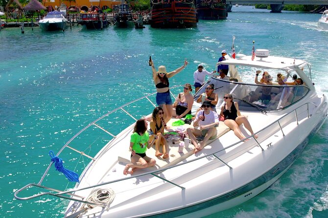 Private Premium Yacht 46FT Rental in Cancún - Meeting Point and On-the-Water Reality Check