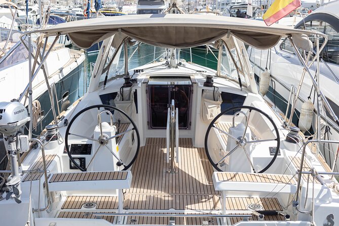 Private sailing yacht by the Bay of Palma and nearby coves - Key highlights at a glance