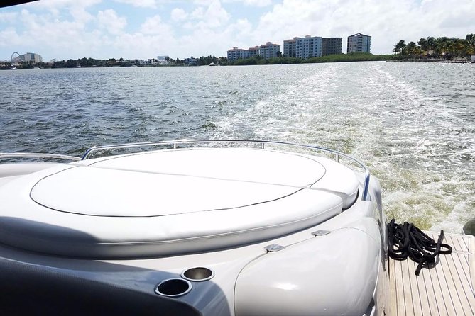 Private SUNSEEKER 60 Yacht Experience for up to 20 Guests - Onboard Comfort, Restroom, and the Included Drinks