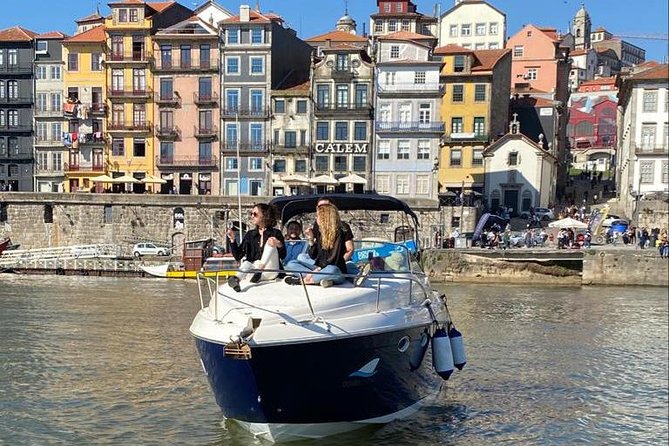 Private tasting in the Douro (1 to 7 people) on a yacht for yourself - Pausing for the Porto stream and Gaia cellars: the “slow down” moment