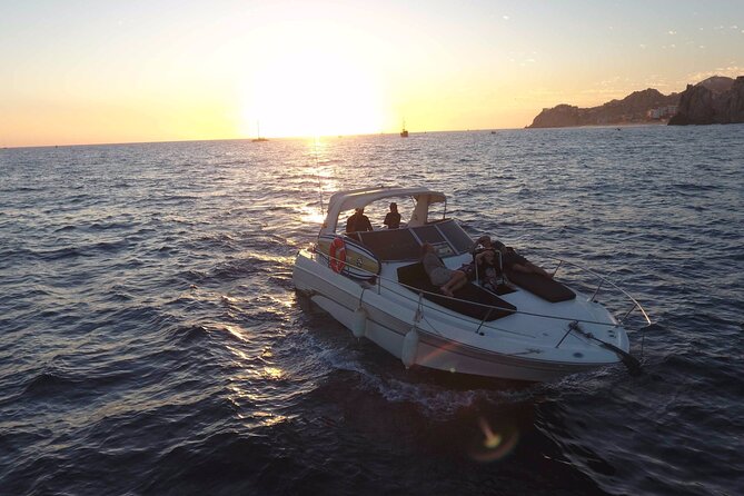 Private Whale Watching on Luxury Yacht in Cabo San Lucas - Onboard Comfort: Drinks, Snacks, and a Real Guide on Board