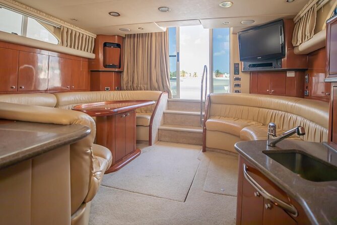 Private Yacht - 46 ft SeaRay Cancun Bay Snorkel 23P4 - Crew service and boat condition: the part that makes or breaks it