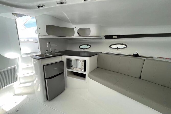 Private Yacht Cancun 42ft up to 8 people - Music, drinks, and the crew: the vibe that makes it feel private