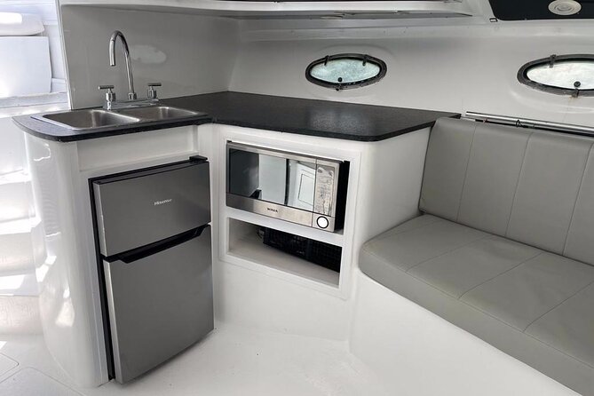 Private Yacht Cancun 42ft up to 8 people - Dock fee and extra costs: budget like a local (so it doesn’t sting later)