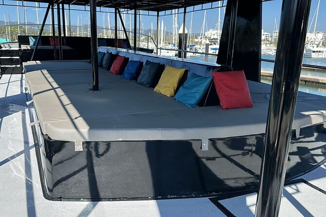 Private Yacht Charter ChicaFUN 2 Waterslides All Inclusive - Meeting points: pick yours early to keep the day smooth