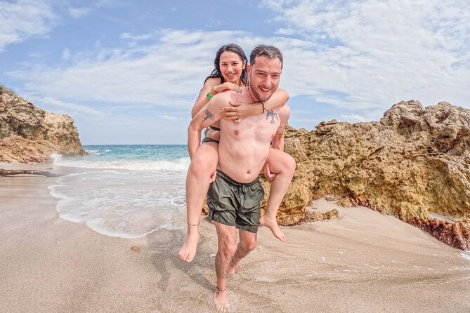 Private Yacht Charter ChicaFUN 4 All Inclusive - Los Arcos National Park: Caves, Granite Arches, and Snorkeling