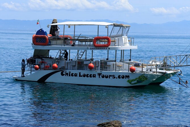 Private Yacht Charter ChicaFUN 5 Waterslides All Inclusive - The crew: energy matters, and safety keeps the fun going