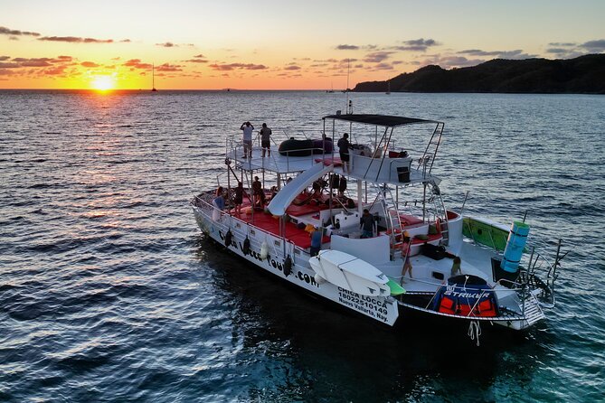 Private Yacht Charter on ChicaFun 1 Waterslides all inclusive - Boca de Tomatl Access: Boat Stop vs 1.5-Hour Hike Option