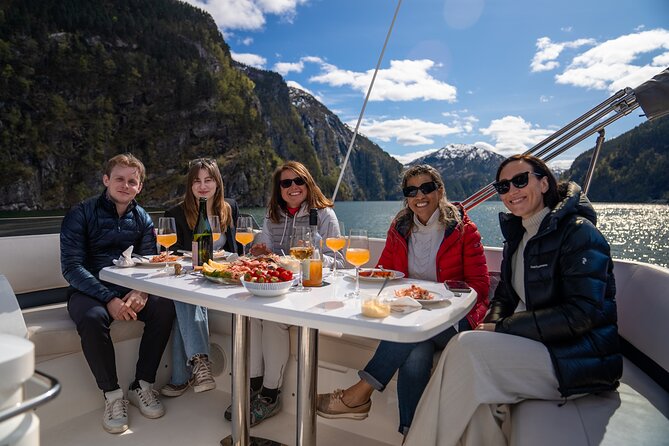 Private yacht Cruise in Flåm and Gudvangen, Nærøyfjord - The route: Flåm to Aurland Fjord to Nærøyfjord and Gudvangen