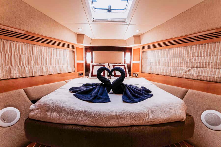 Private Yacht Dubai: 56ft - Atlantis the Palm and Burj Al Arab: the big-name moments, done right