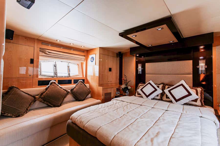 Private Yacht Dubai: 56ft - Crew, captains, and the yacht-party feel