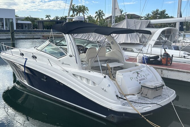Private Yacht in Punta Cana, Unlimited Drinks and HipHop Music - Picaflor comfort on a 37-foot private yacht in Bavaro