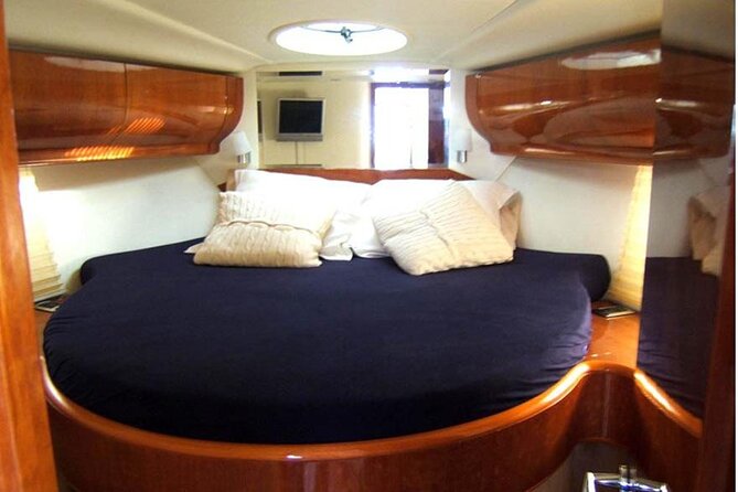Private Yacht Nirvana Dreams Tour - Open bar and tapas-style snacks: how the food fits the day