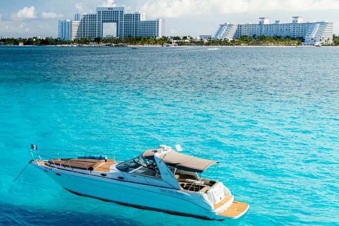 Private Yacht Rental Cancun Up to 15 passengers Isla Mujeres - The 42-foot Sundancer setup: room to breathe
