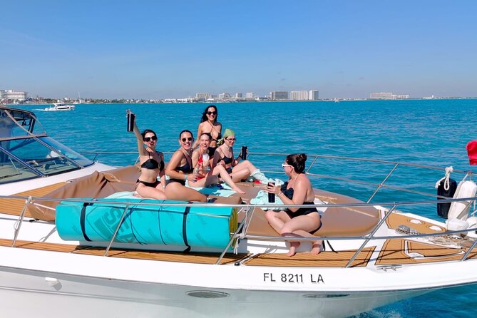 Private Yacht Rental Cancun Up to 15 passengers Isla Mujeres - Nichupté lagoon cruising: calm water, big views